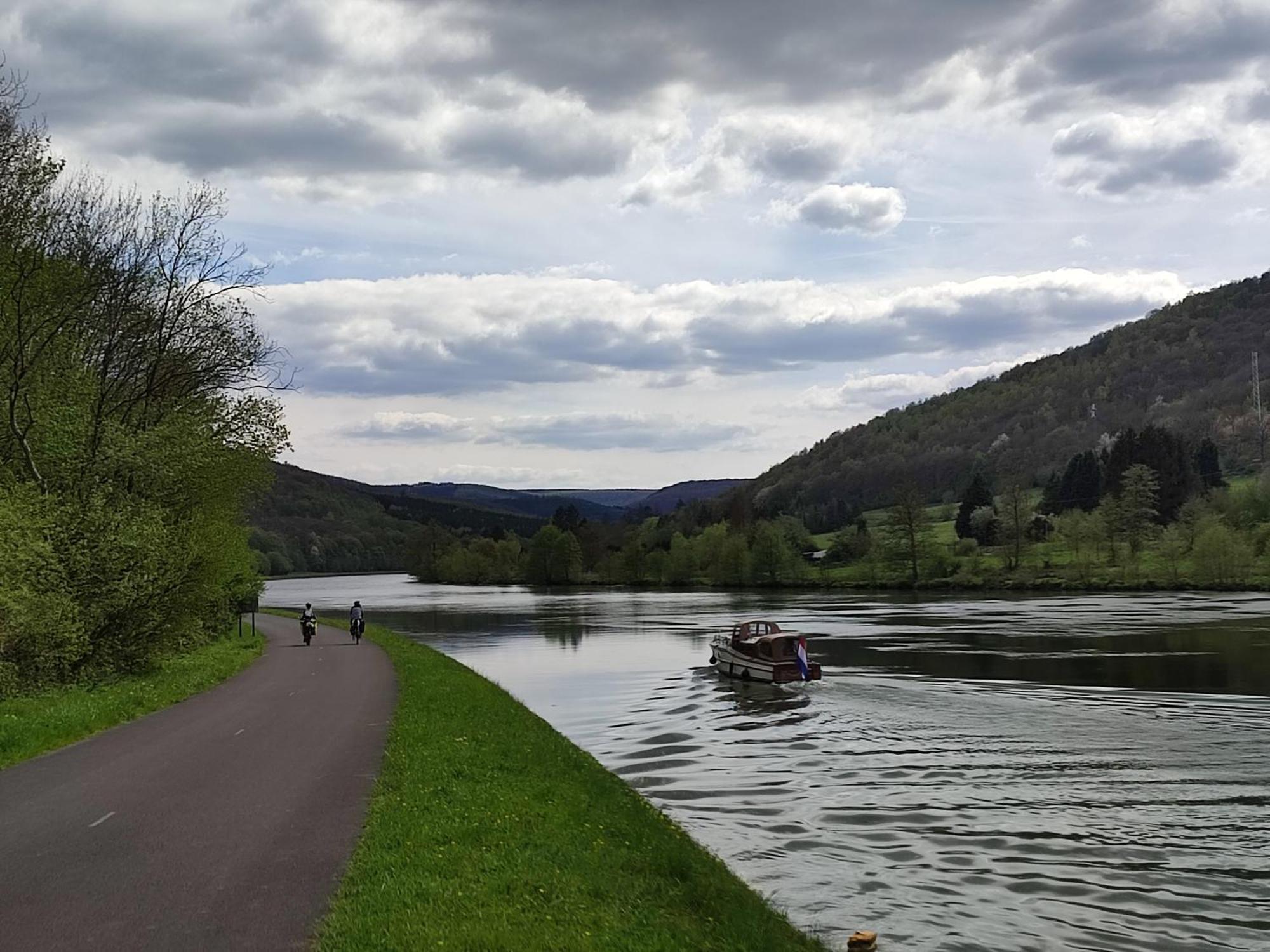 Entre Meuse Et Foret Revin  Bagian luar foto