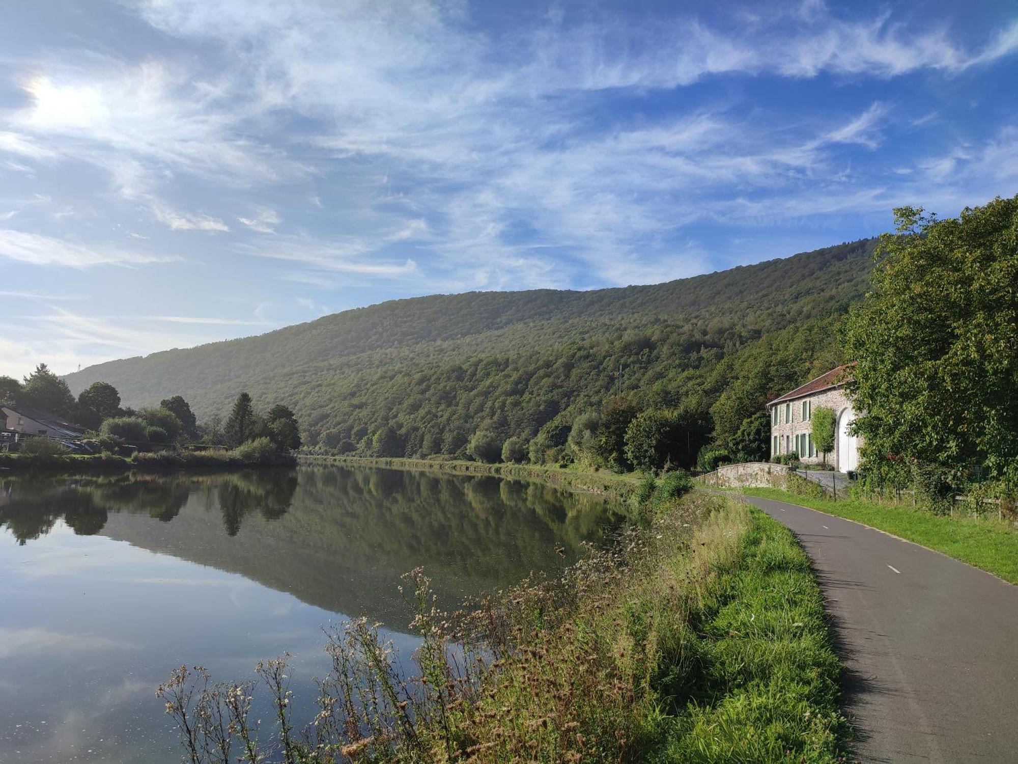 Entre Meuse Et Foret Revin  Bagian luar foto