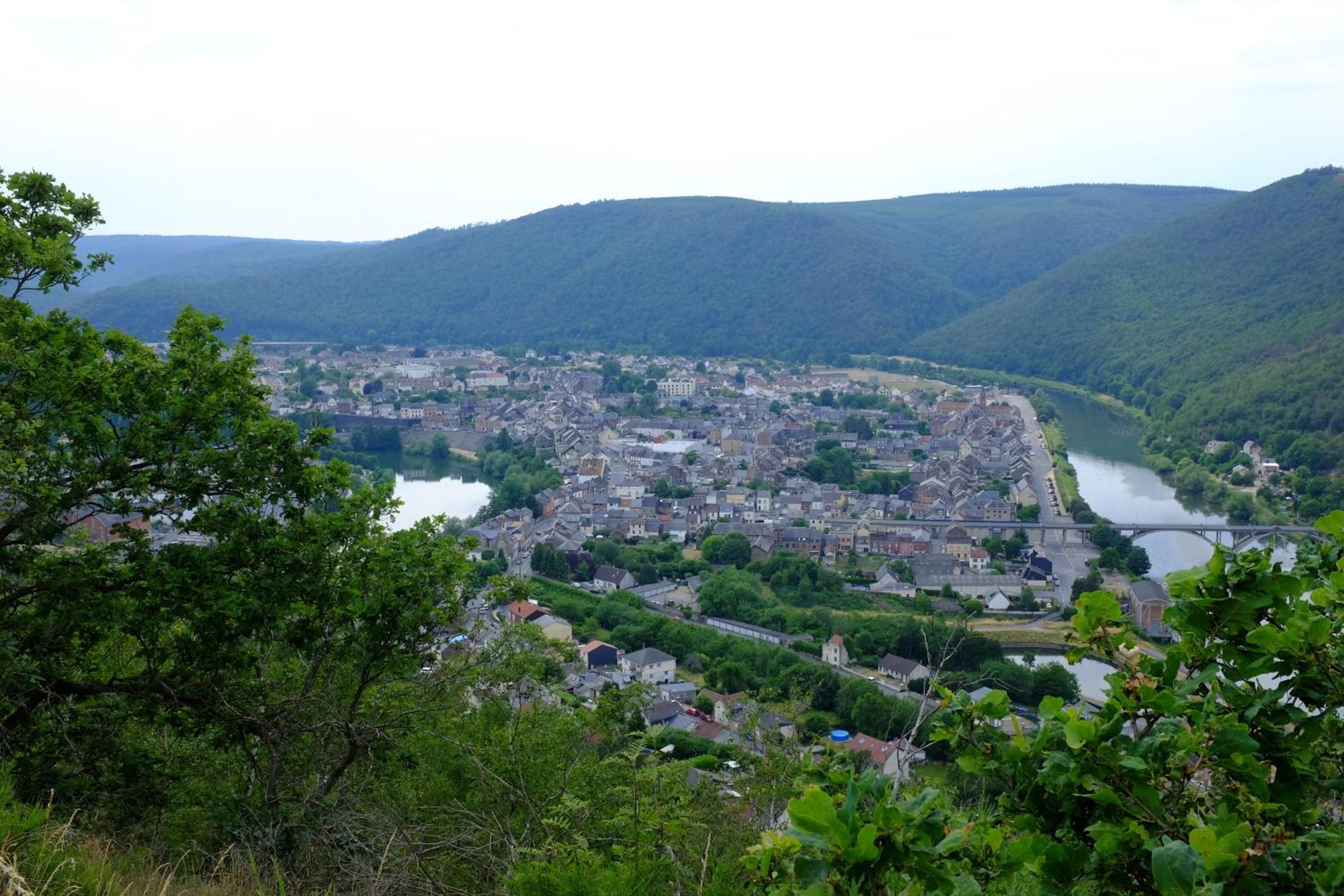 Entre Meuse Et Foret Revin  Bagian luar foto