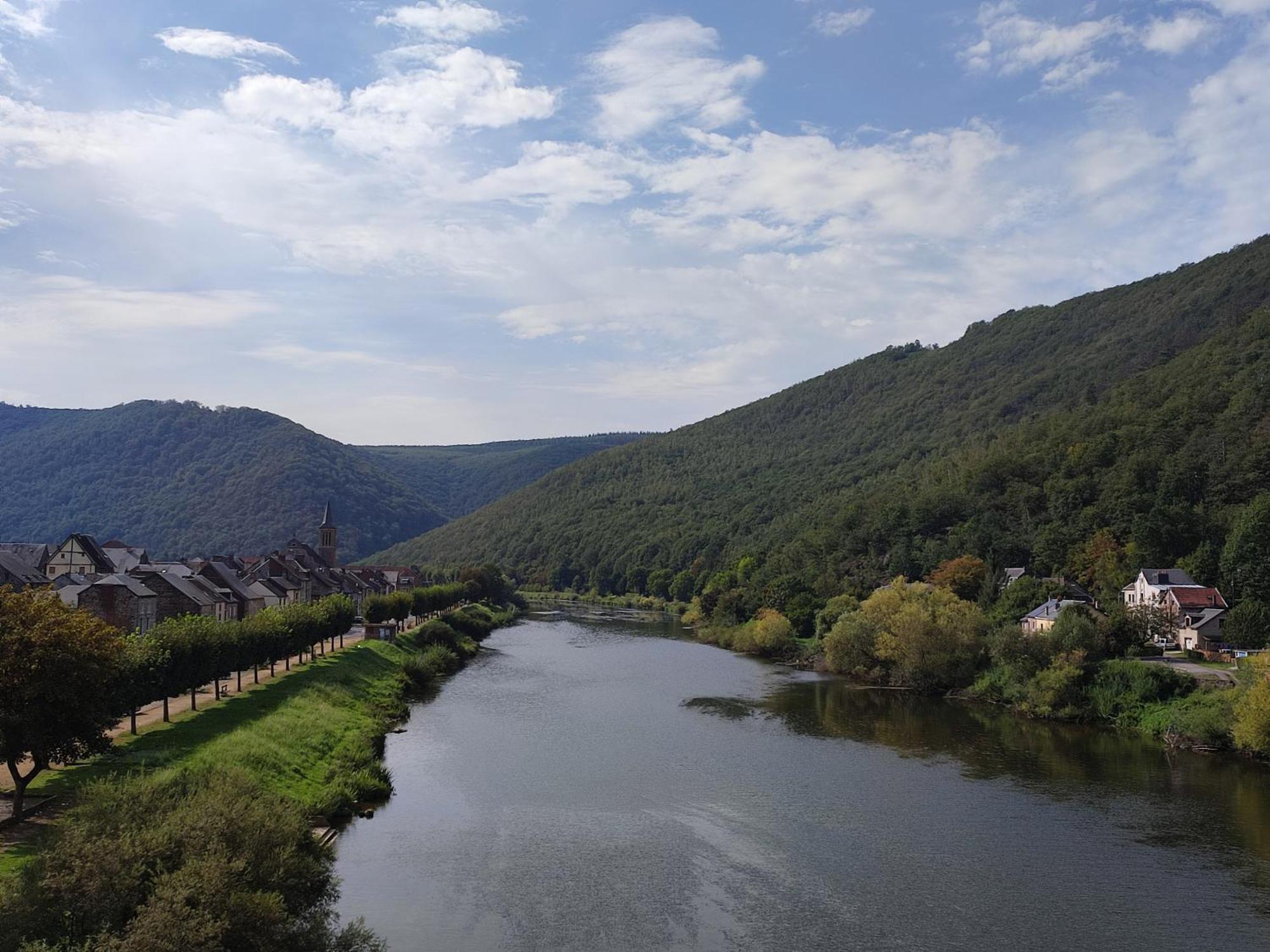 Entre Meuse Et Foret Revin  Bagian luar foto