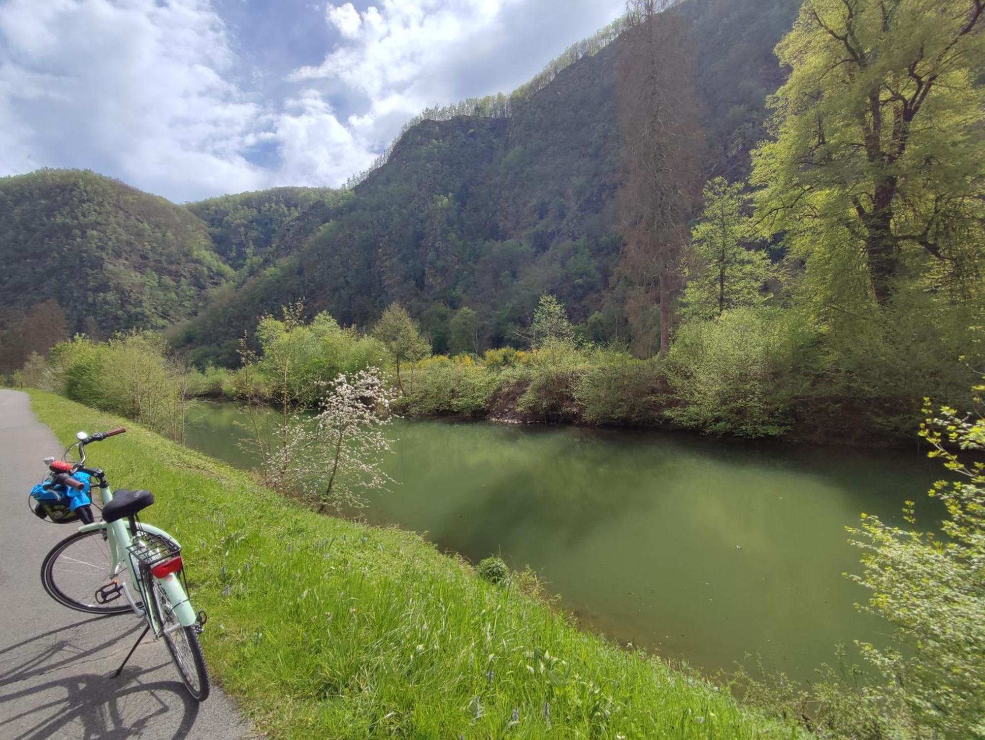 Entre Meuse Et Foret Revin  Bagian luar foto
